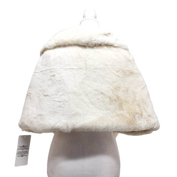 Vintage-Inspired Ivory Faux Fur Bridal Wrap With Rhinestone Brooch - Picture 10 of 12